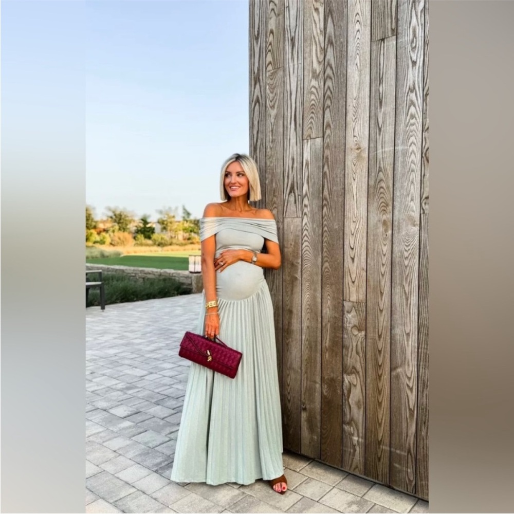 REPOSH - Lioness Sage Green Off-Shoulder Maxi Dress